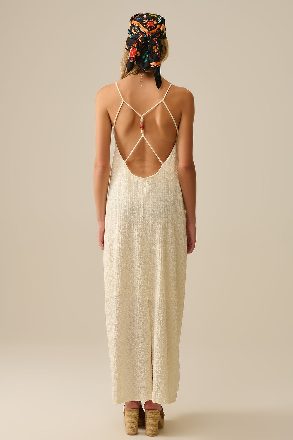 Maxi Vestido con Tirantes y Cuentas en Crema Q2