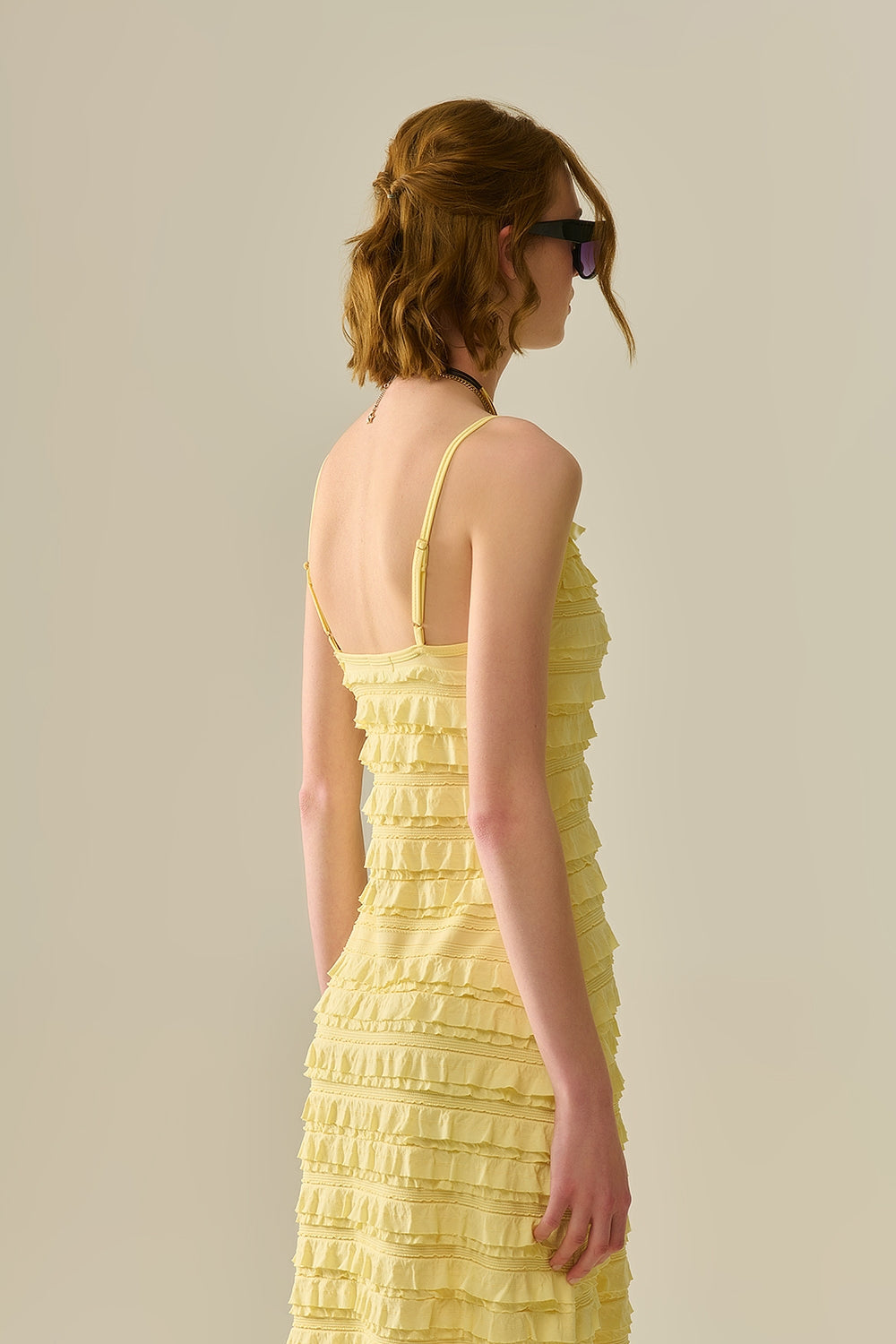 Maxi vestido con volantes y tirantes en amarillo Q2