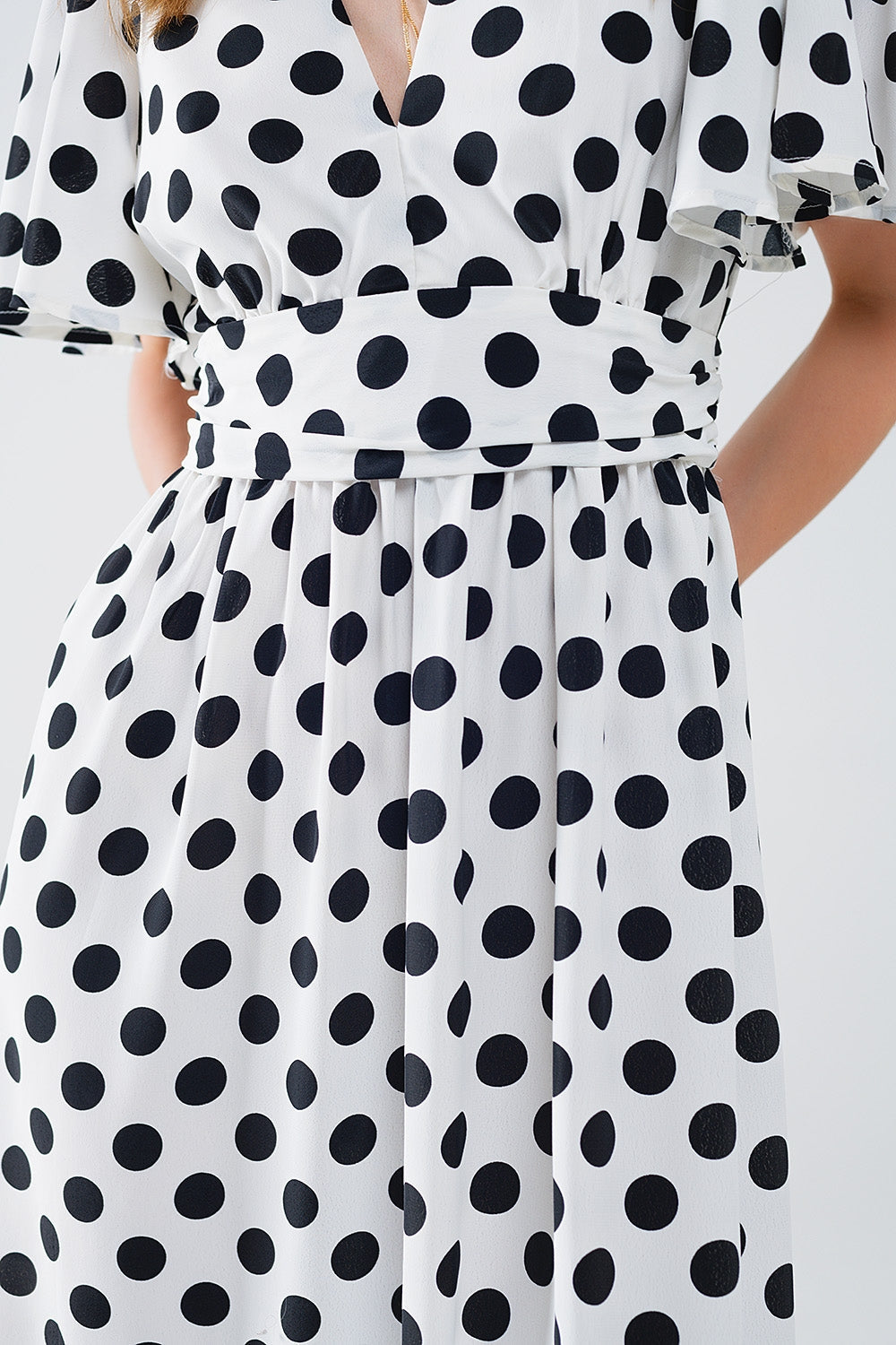 Maxi vestido de lunares con detalle de espalda abierta Q2