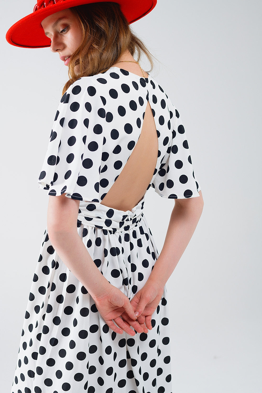 Maxi vestido de lunares con detalle de espalda abierta Q2