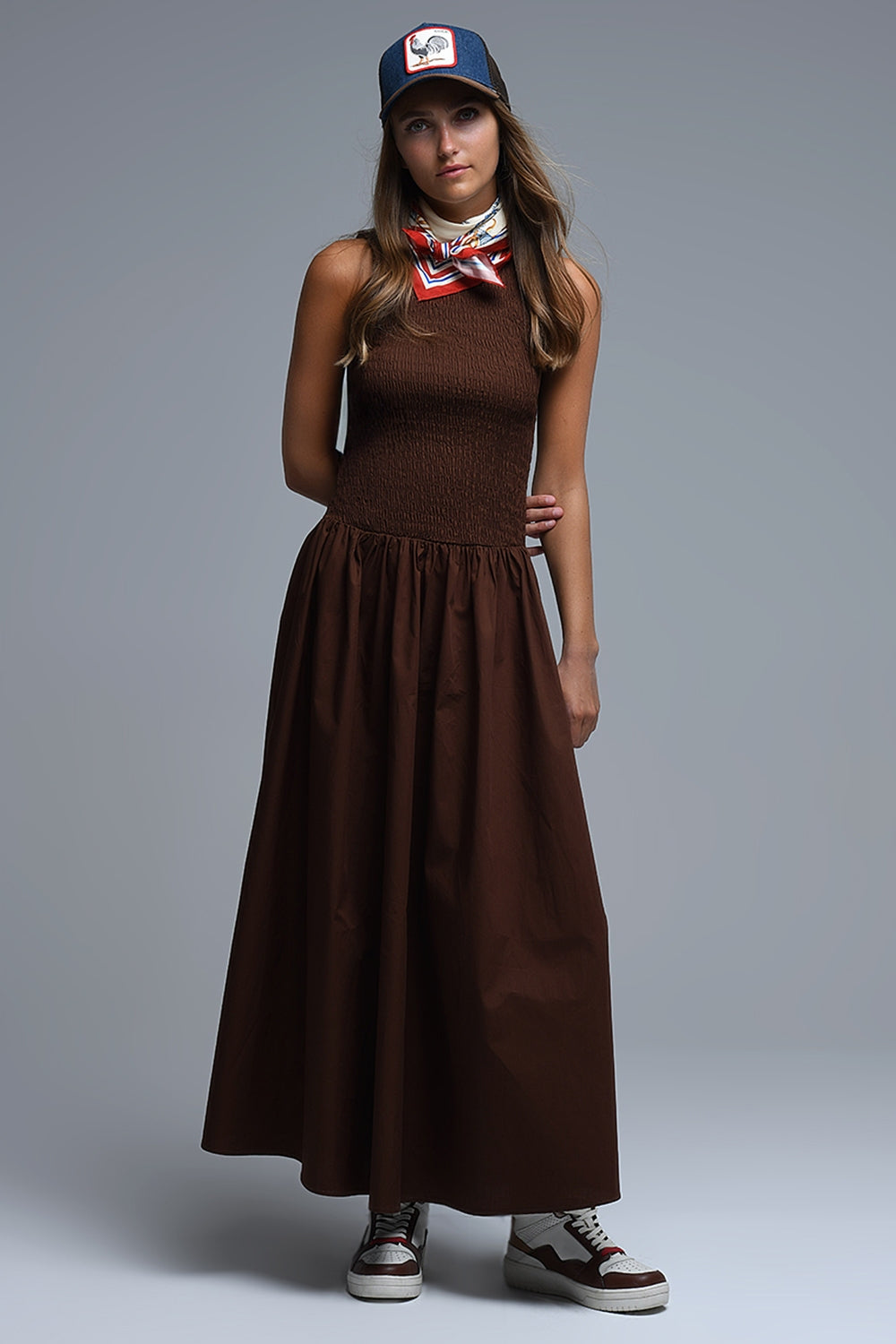 Maxi Vestido de popelina marrón con fruncidos Q2