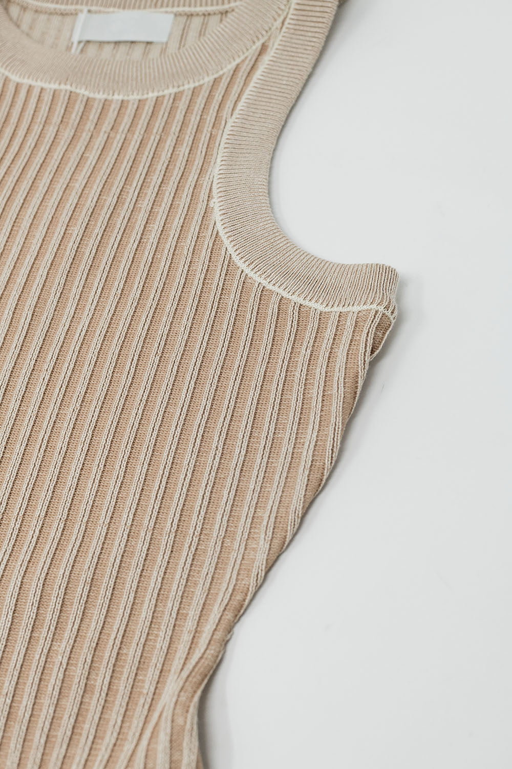 Maxi Vestido sin Mangas Halter Bodycon Ribbed en beige Q2