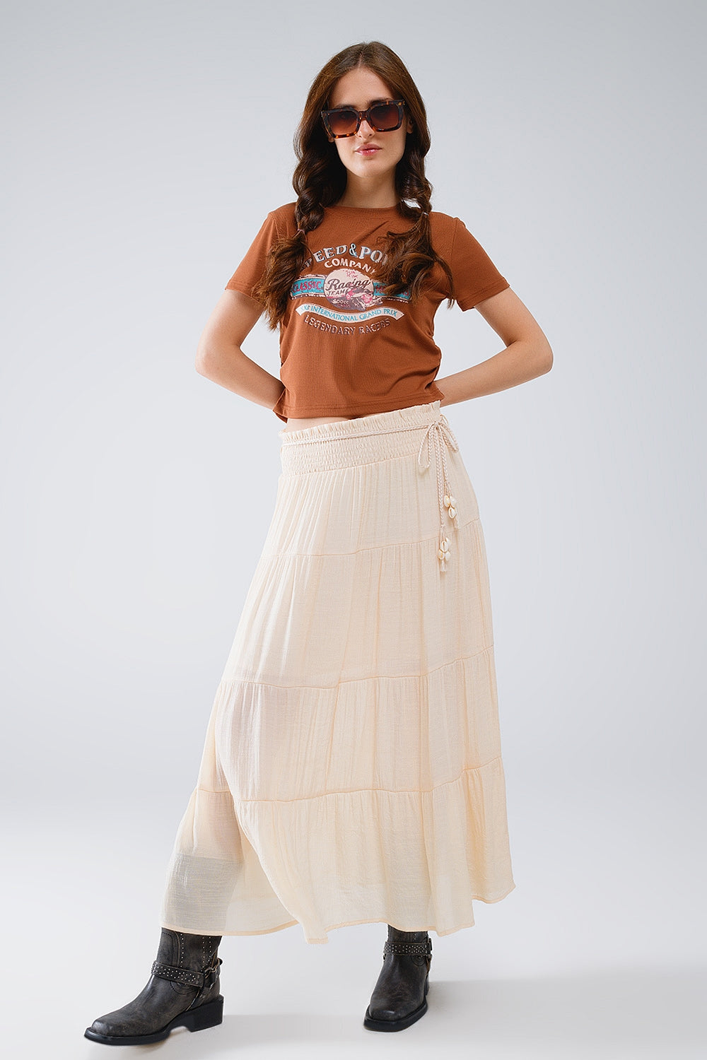 Maxifalda de tirantes en beige con cintura elástica y detalles de concha Q2