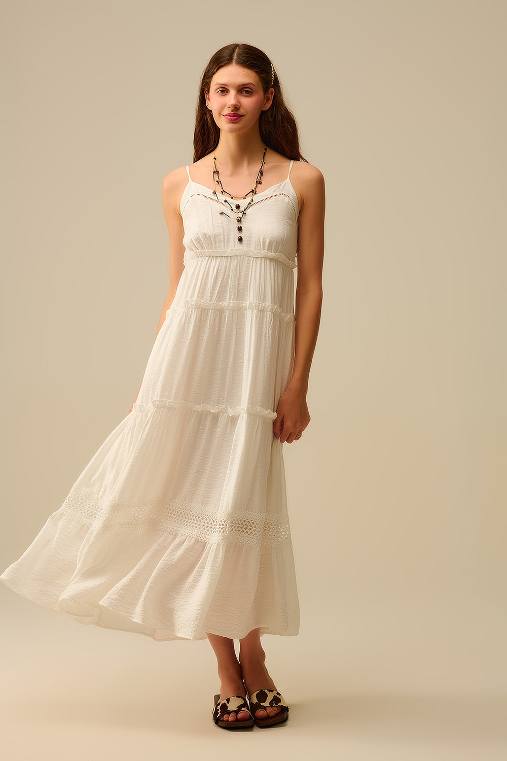 Q2 Maxivestido con capas e inserciones de encaje en blanco