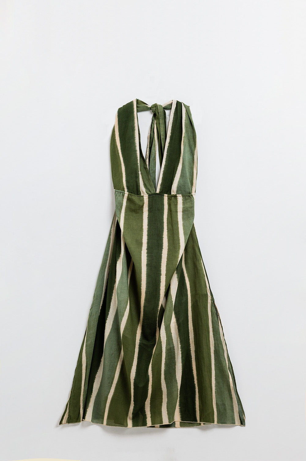 Maxivestido con cuello en V y aberturas laterales en color verde teñido a rayas Q2