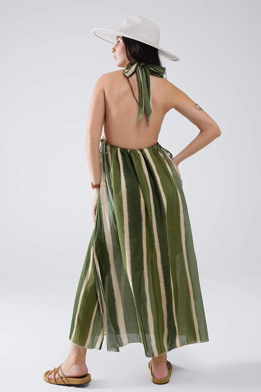 Maxivestido con cuello en V y aberturas laterales en color verde teñido a rayas Q2