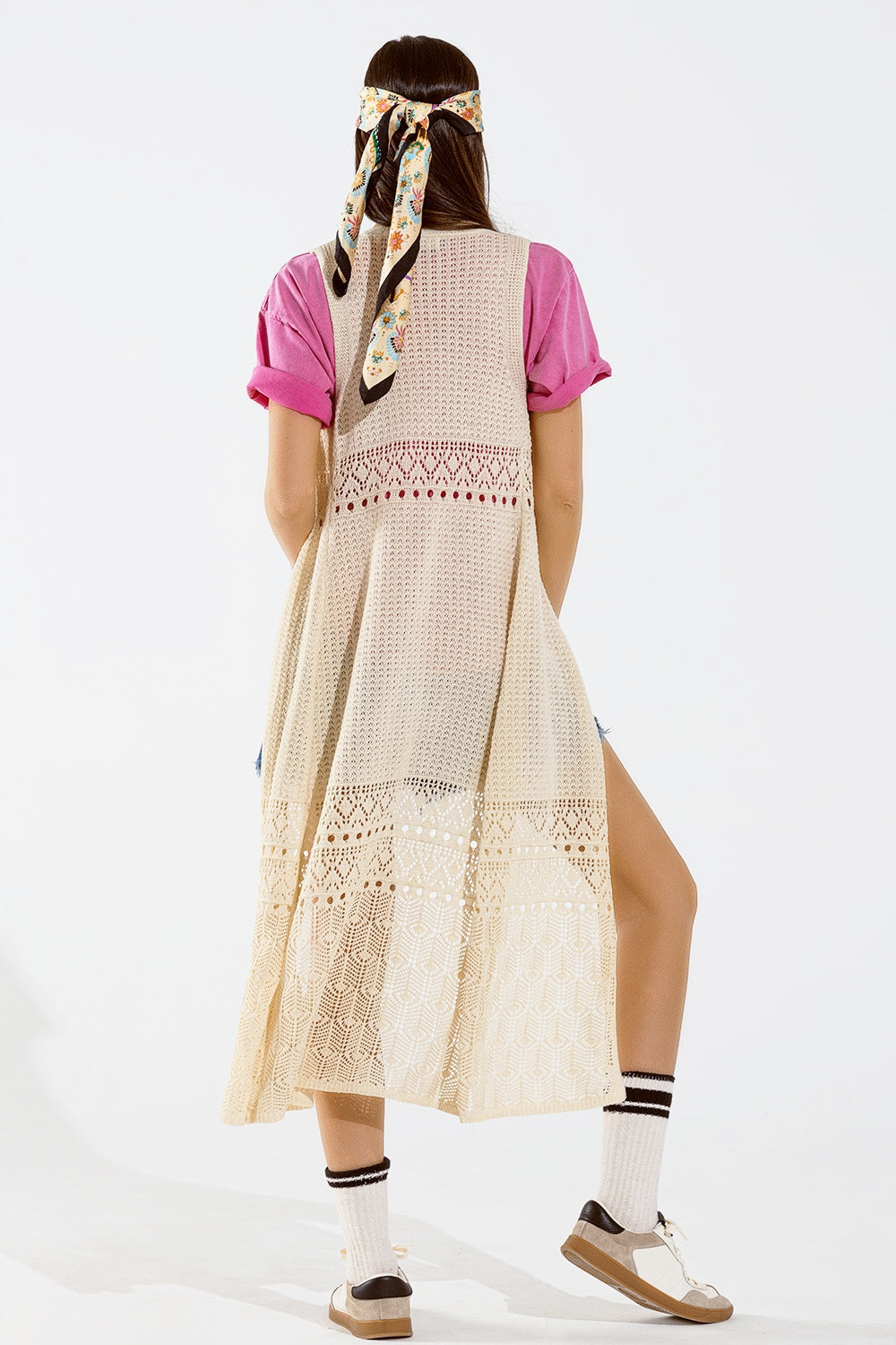 Maxivestido de ganchillo con cierre de botones en beige Q2