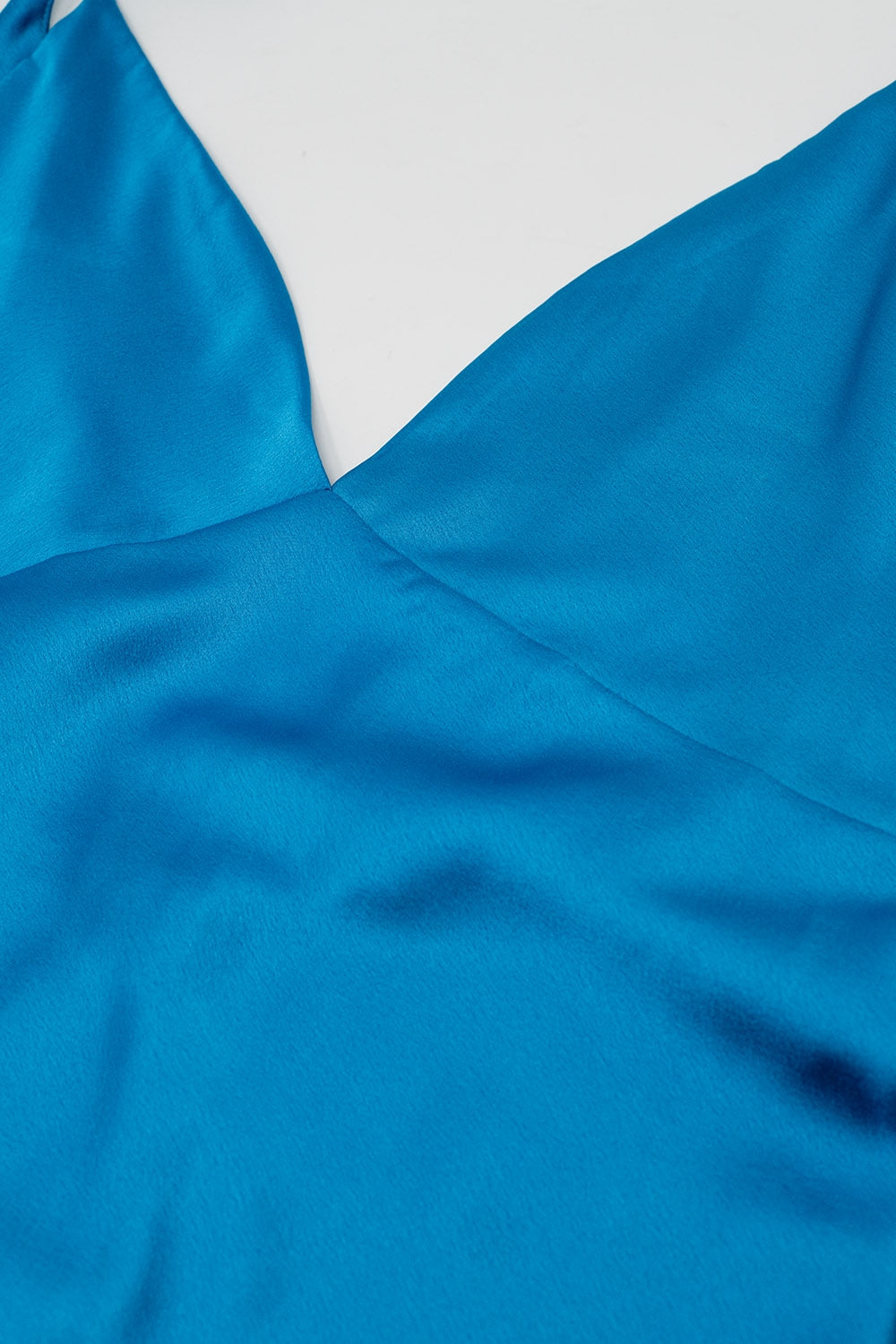 Maxivestido de satén con tirantes en azul Q2