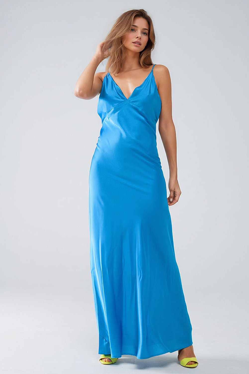 Maxivestido de satén con tirantes en azul Q2