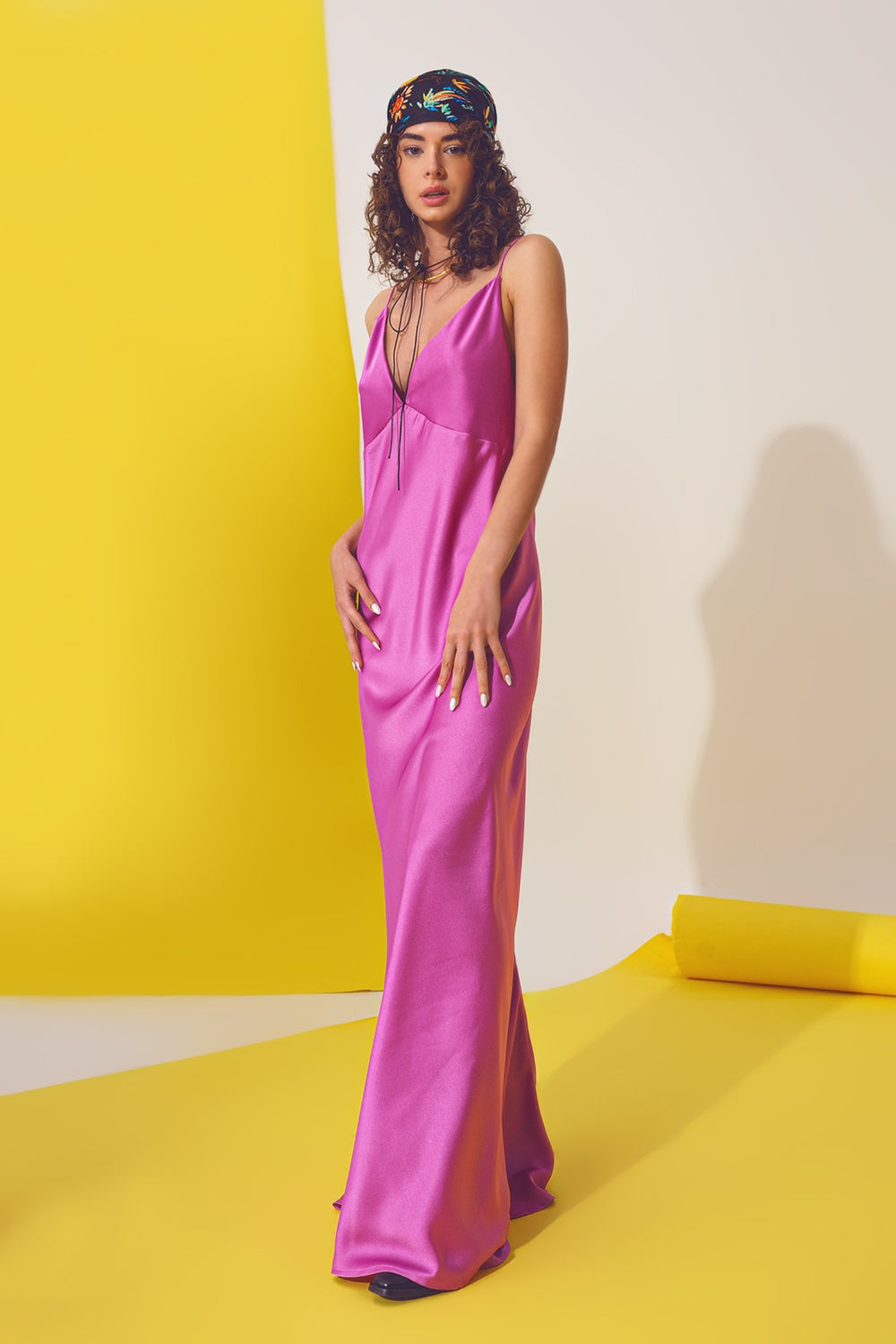 Q2 Maxivestido de satén con tirantes fucsia