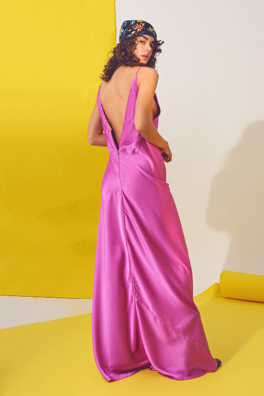 Maxivestido de satén con tirantes fucsia Q2