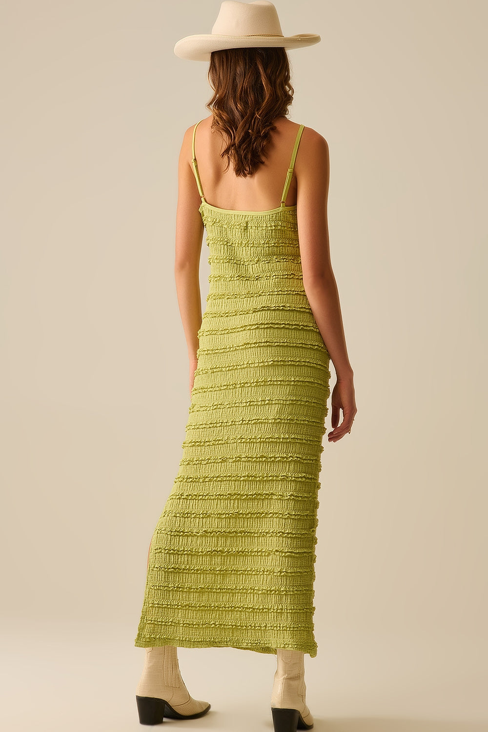 Maxivestido de volantes con abertura en color verde Q2