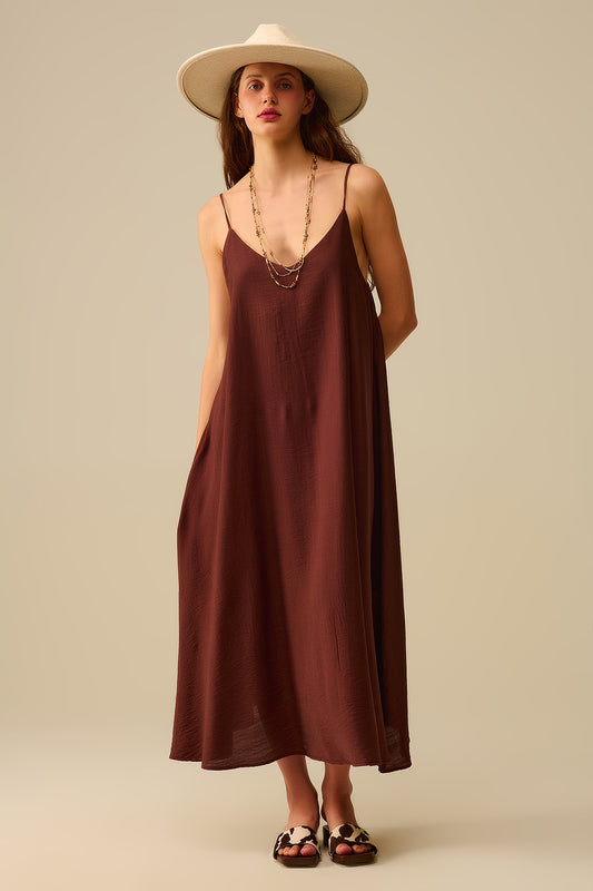 Q2 Maxivestido fluido con tirantes marrón