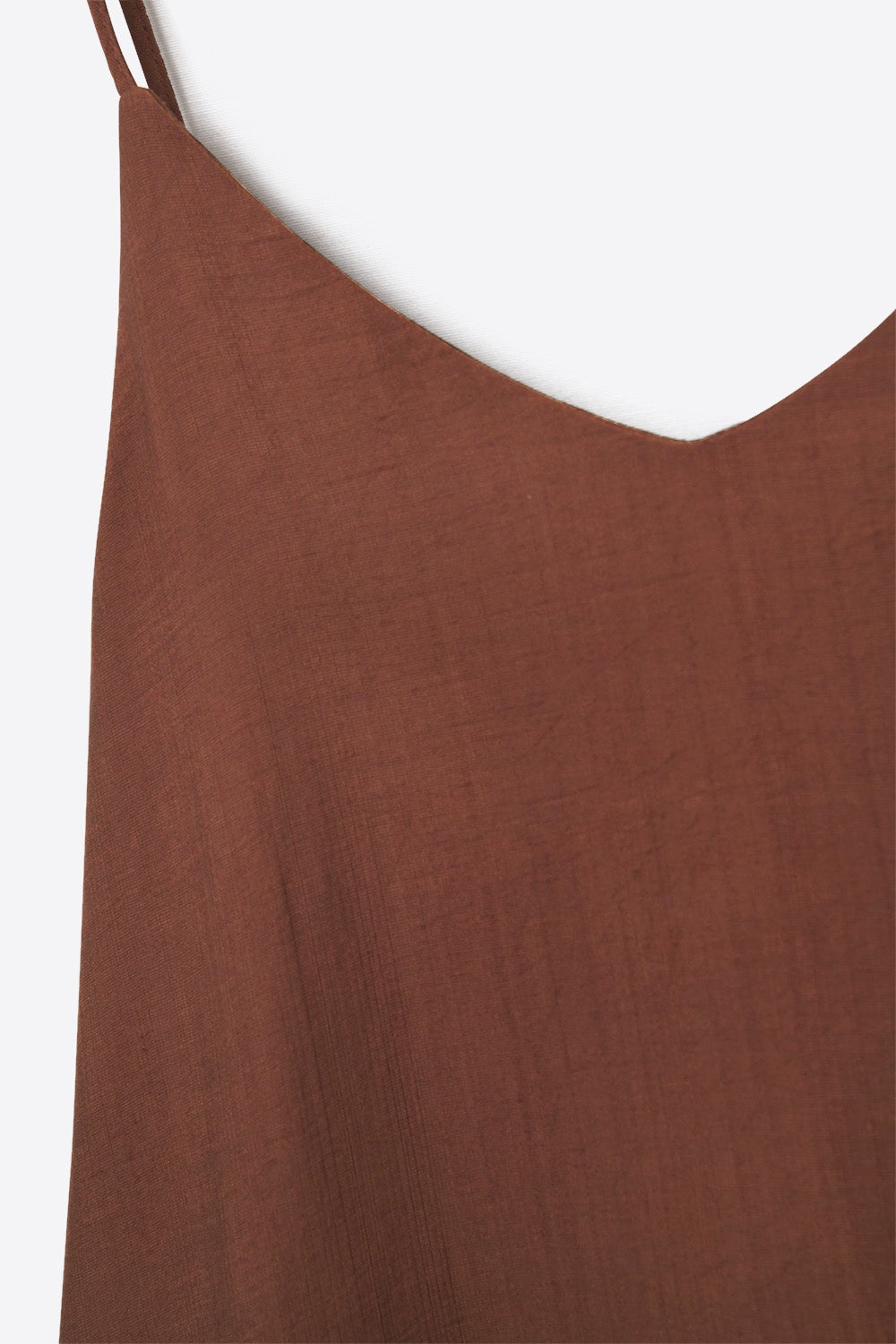 Maxivestido fluido con tirantes marrón Q2