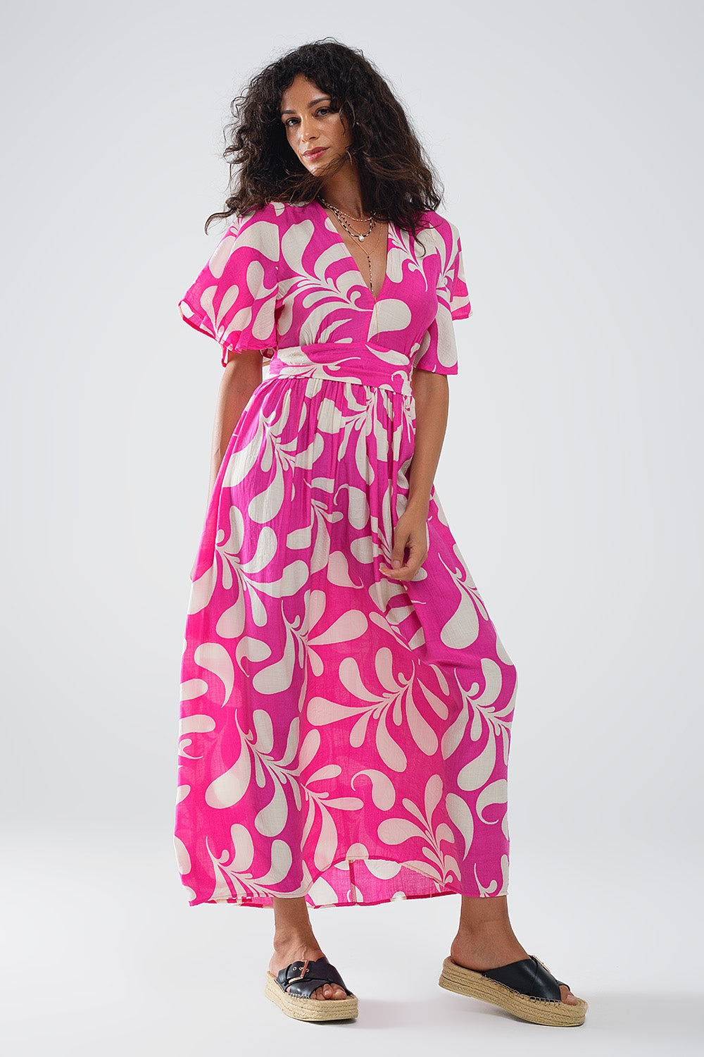 Q2 Maxivestido fucsia con estampado floral y espalda abierta