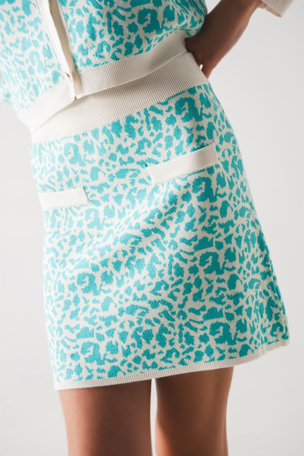 Mini falda de punto ligero en estampado animal turquesa Q2