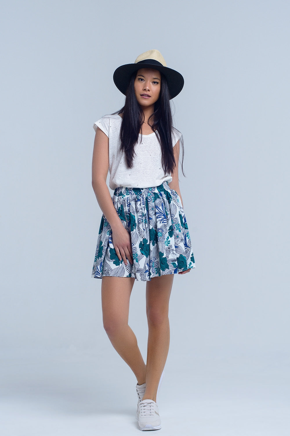 Mini falda pantalon azul con estampado floral Q2