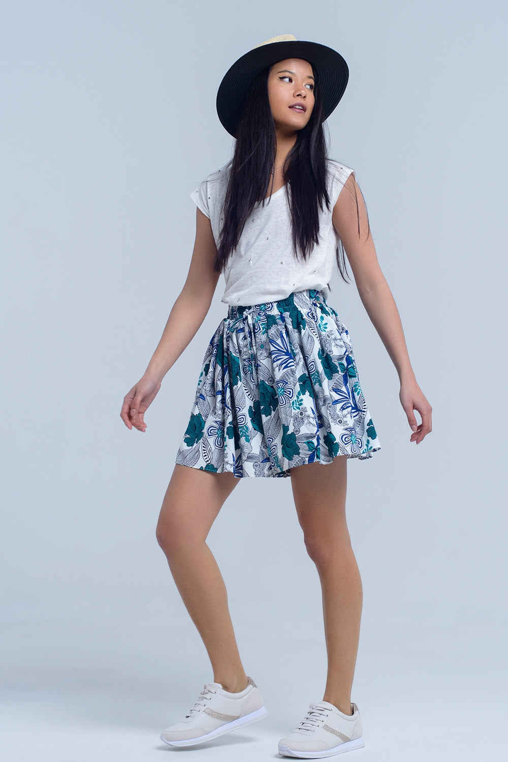Mini falda pantalon azul con estampado floral Q2