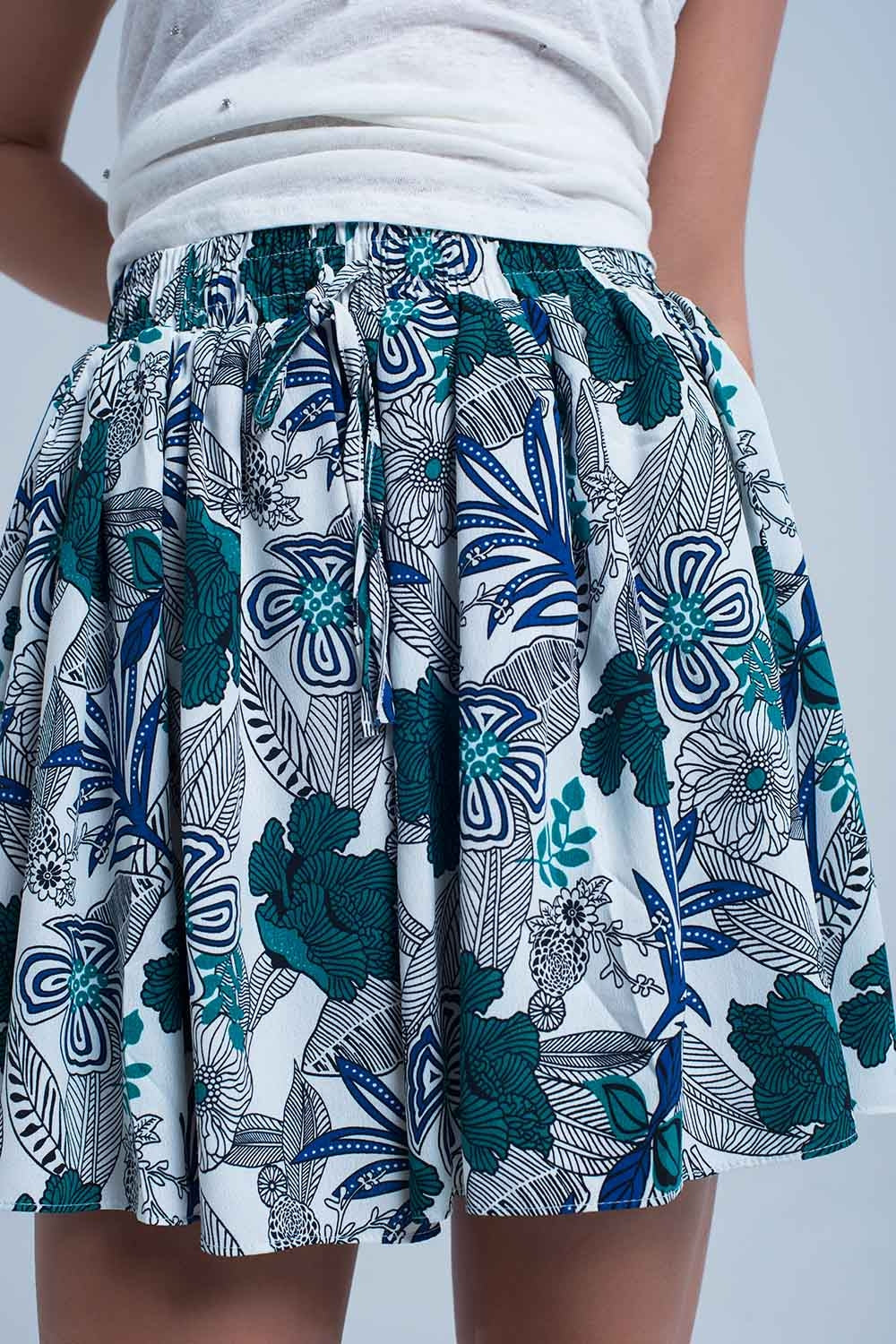Mini falda pantalon azul con estampado floral Q2