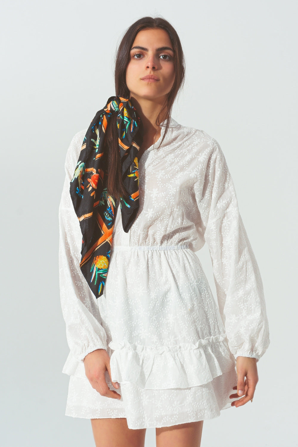 Mini Vestido bordado con Volantes en Blanco Q2