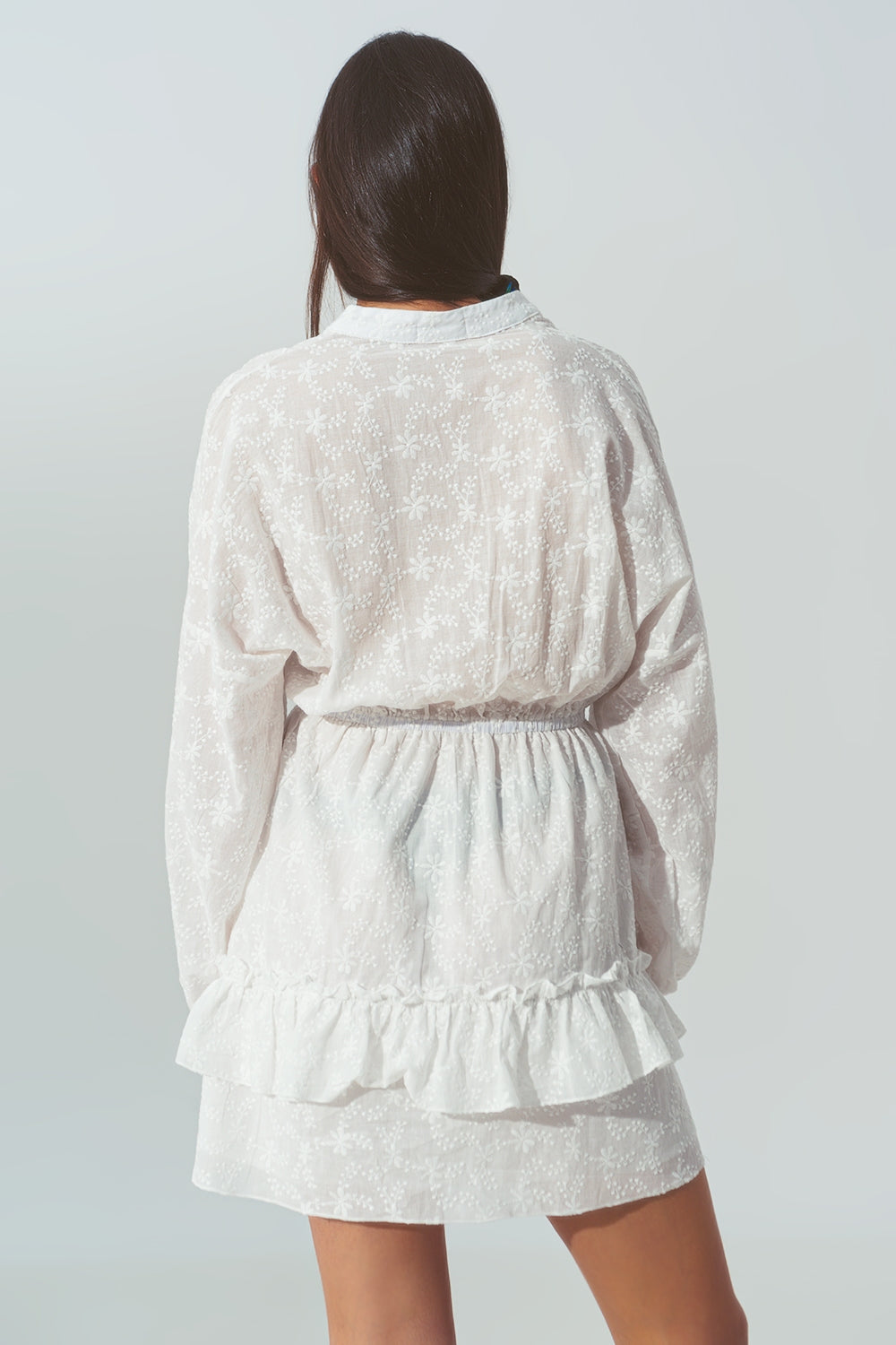 Mini Vestido bordado con Volantes en Blanco Q2