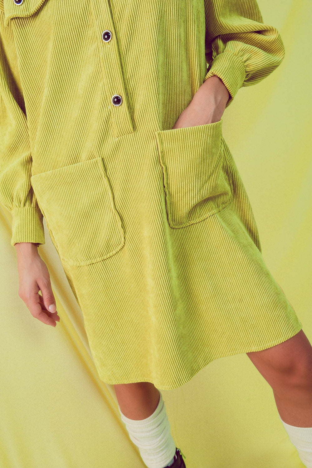 Mini vestido camisero de pana en lima Q2