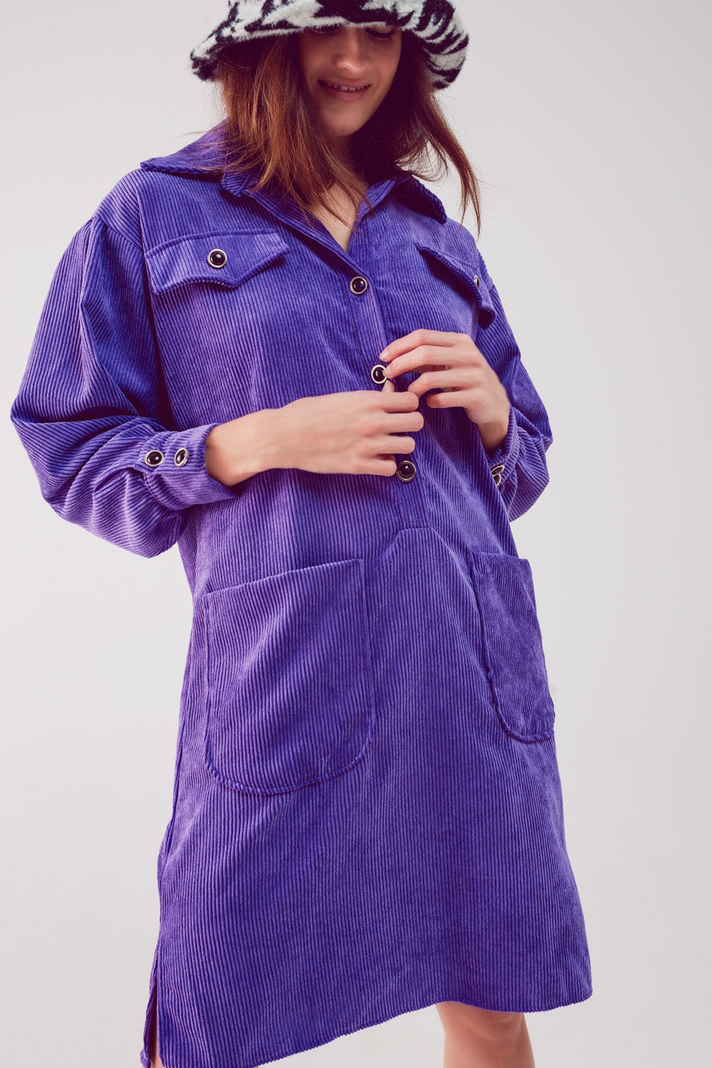 Mini vestido camisero de pana en morado Q2