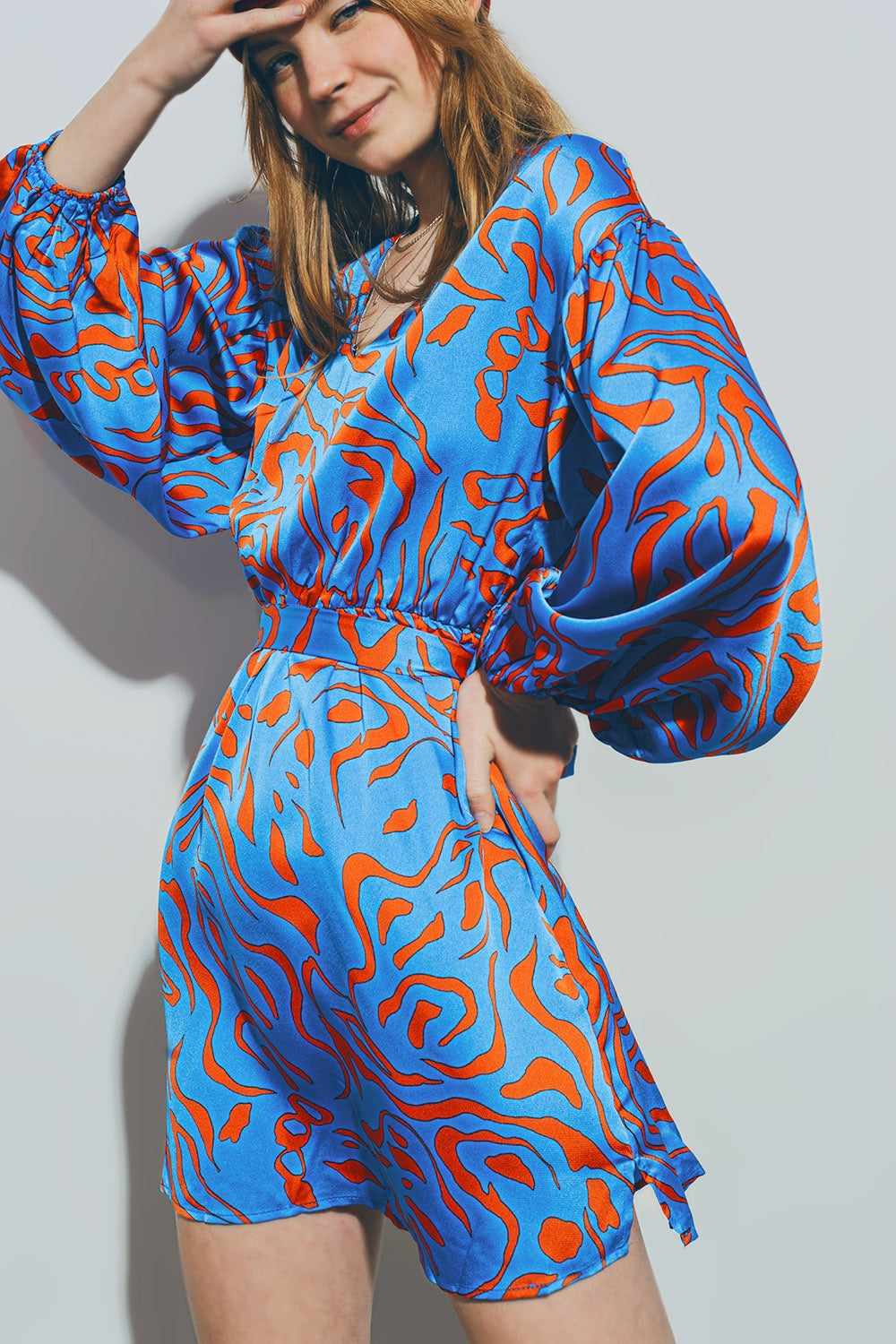 Mini Vestido de Satén con Cuello en V Azul Q2