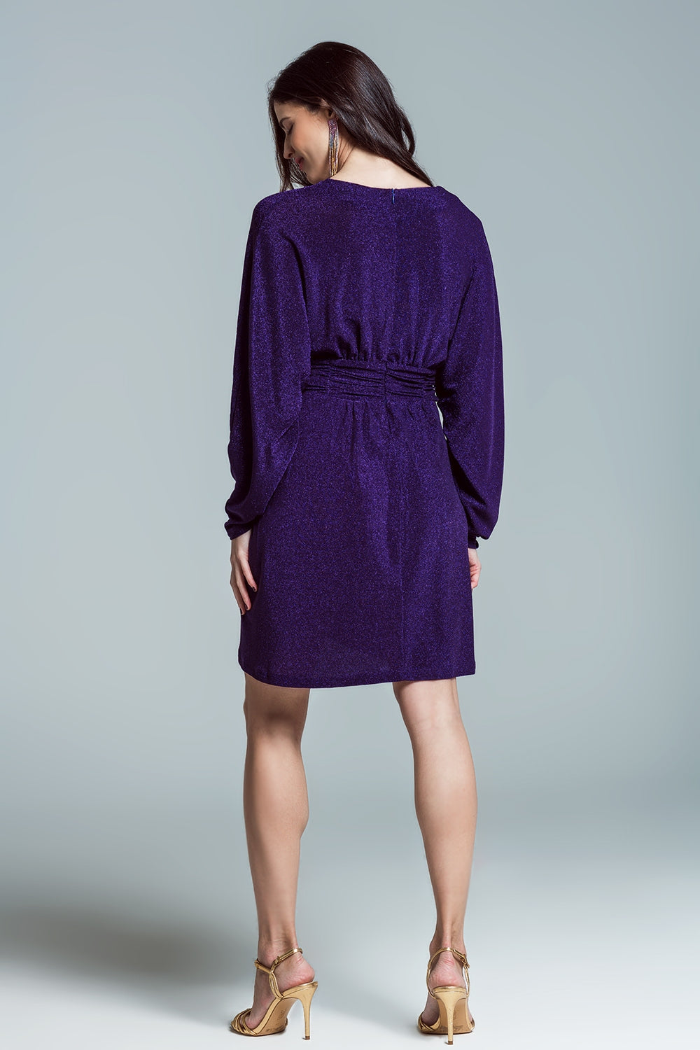 Mini vestido largo de purpurina con escote en V en morado Q2