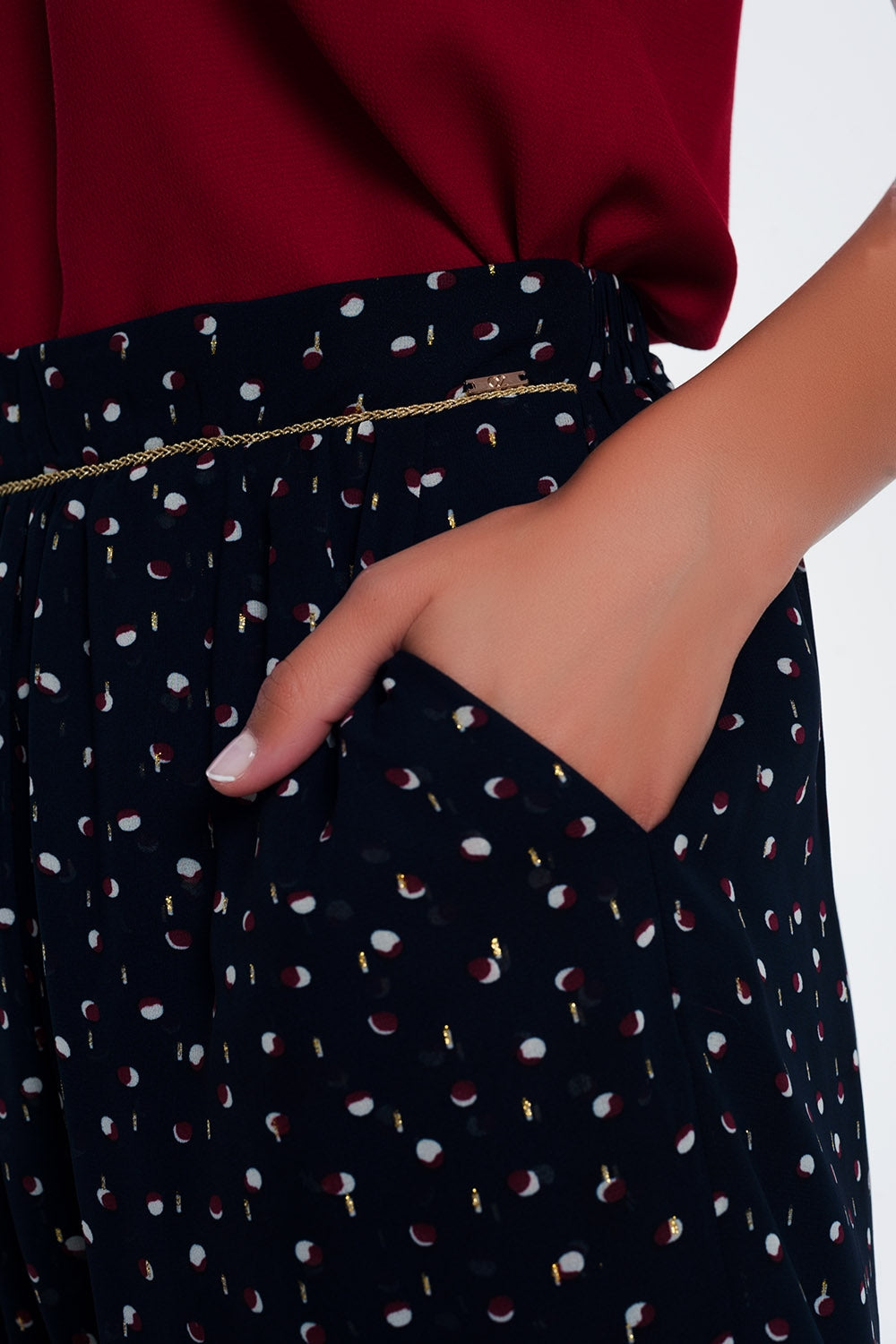 Minifalda azul marino y estampado de lunares garabateados Q2