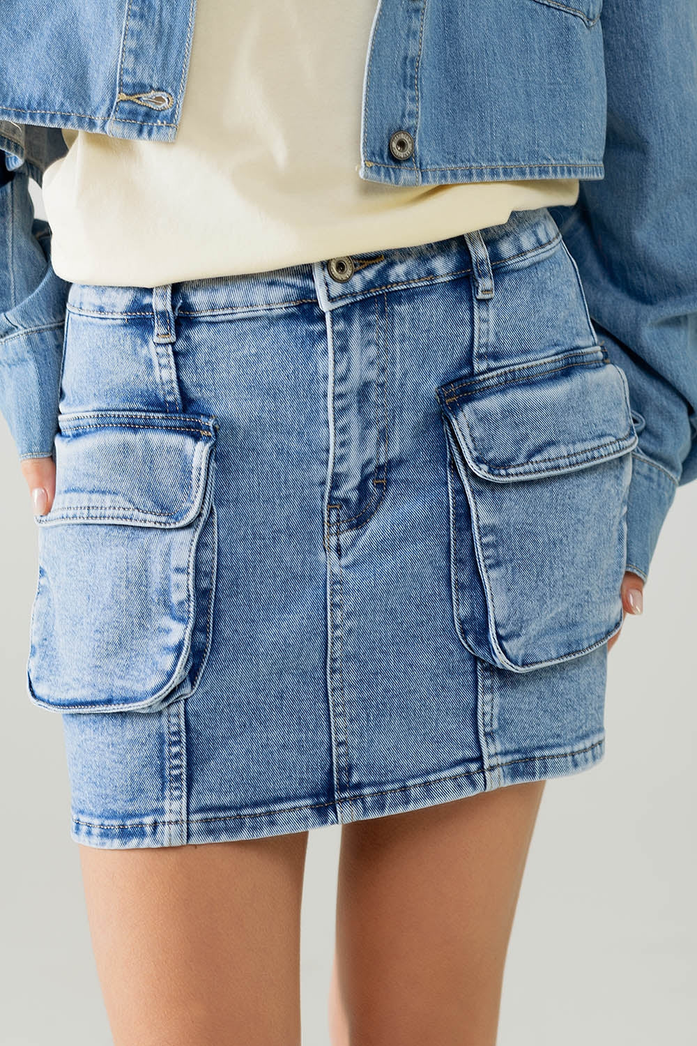 minifalda mid wash con bolsillos cargo Q2