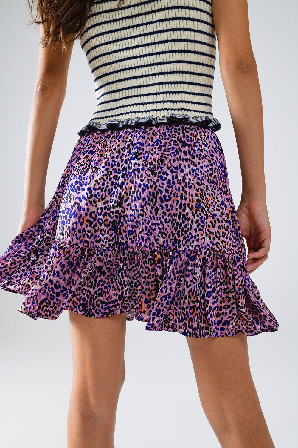 Minifalda morada con estampado animal y volante Q2