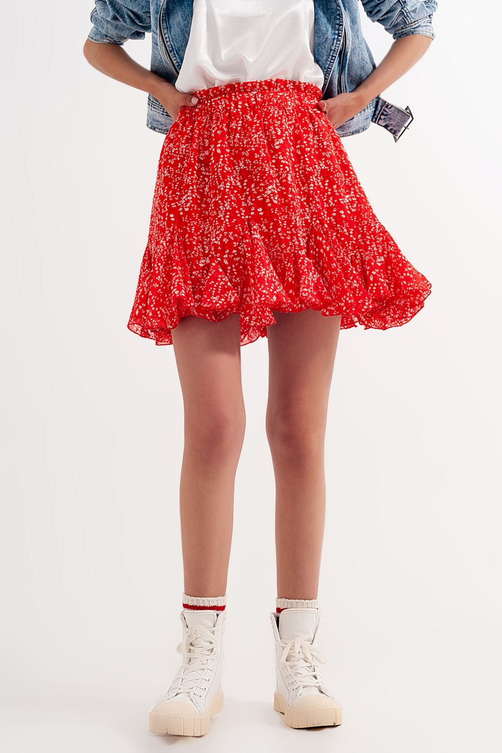 Minifalda roja con estampado floral y volantes Q2