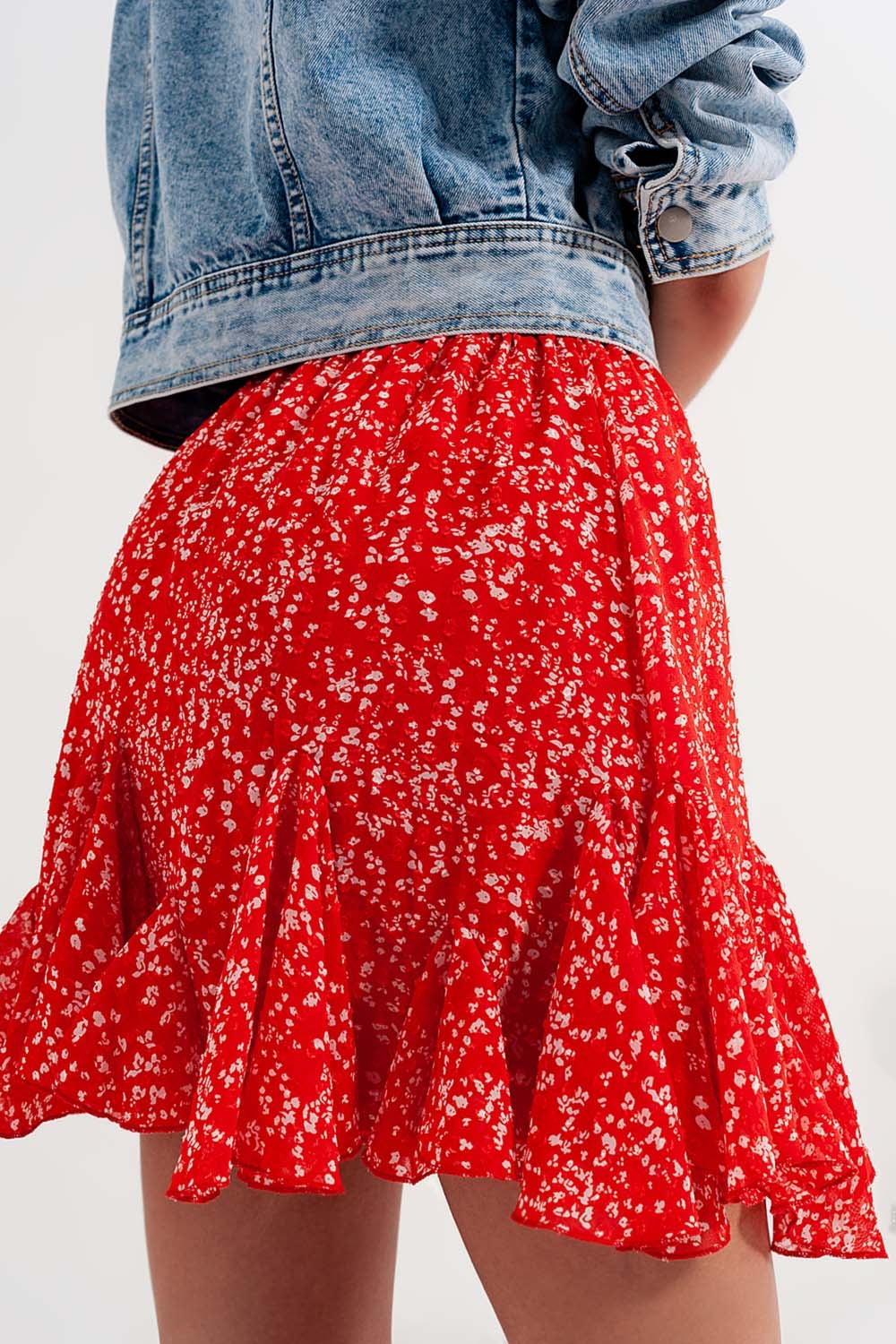 Minifalda roja con estampado floral y volantes Q2