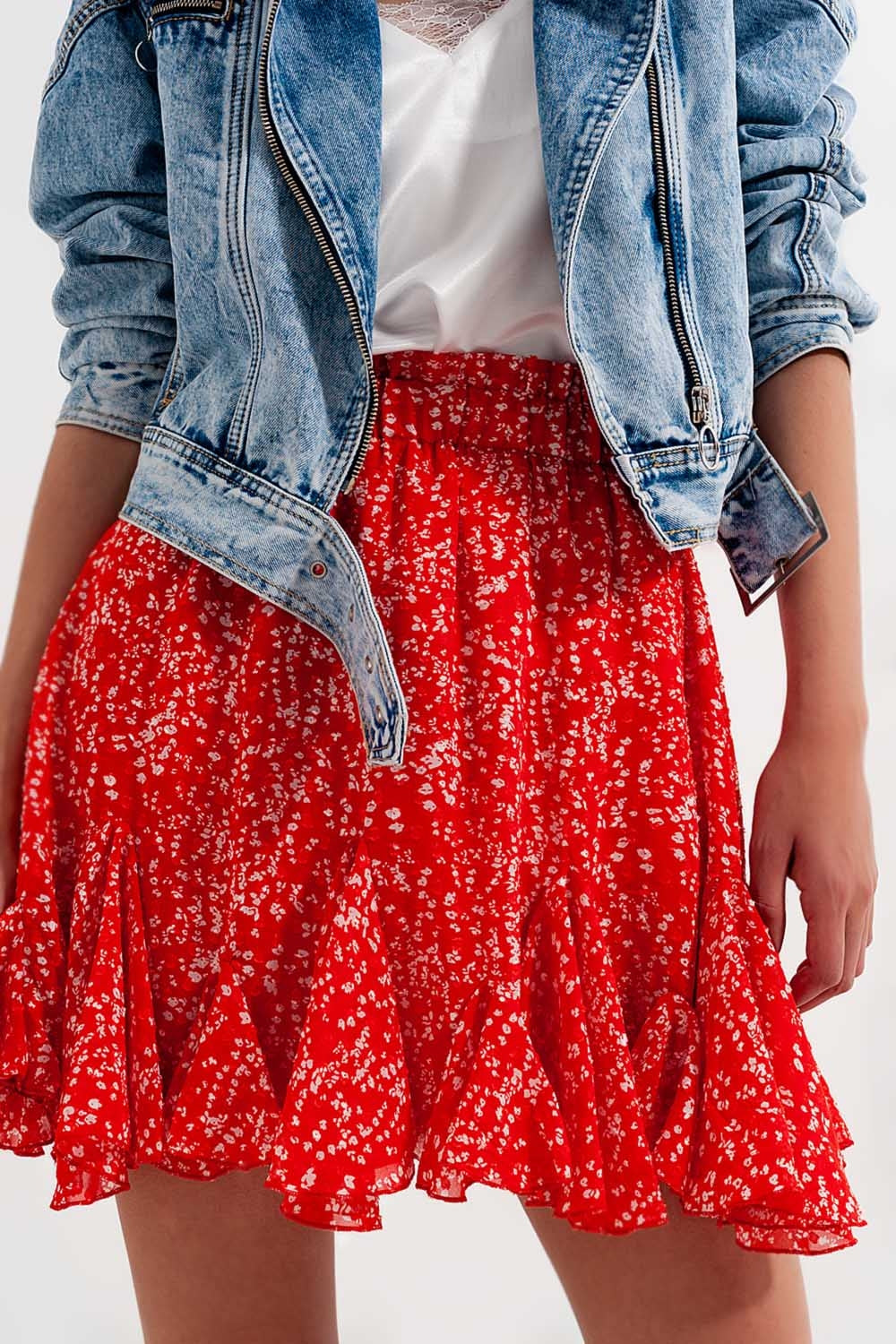 Minifalda roja con estampado floral y volantes Q2