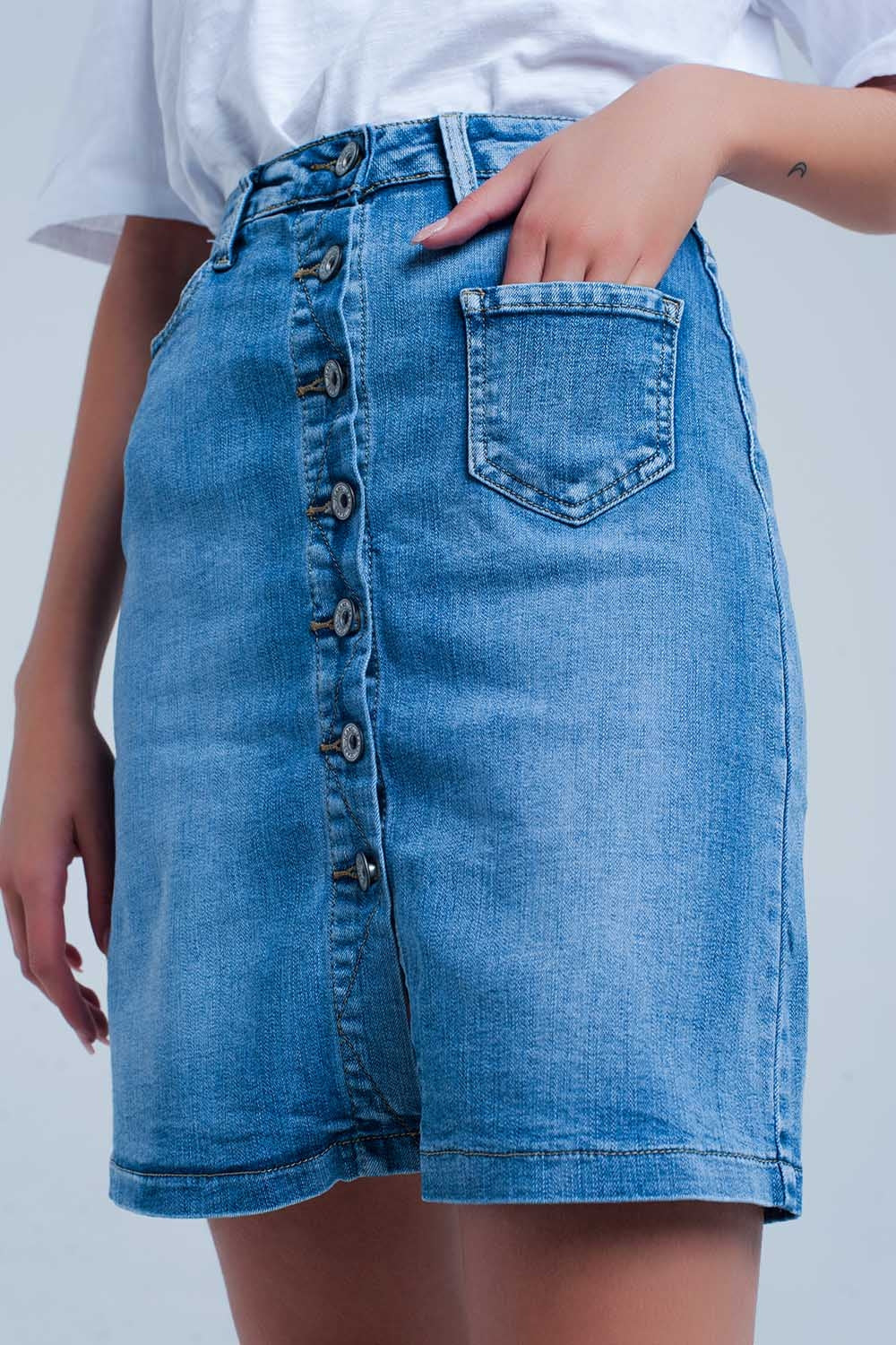 Minifalda vaquera azul con diseño abotonado Q2