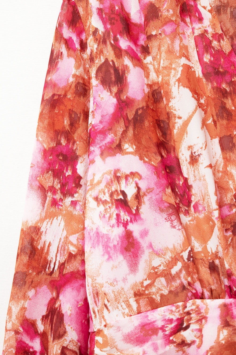 Minivestido con estampado abstracto y escote en V con lazada en la cintura Q2