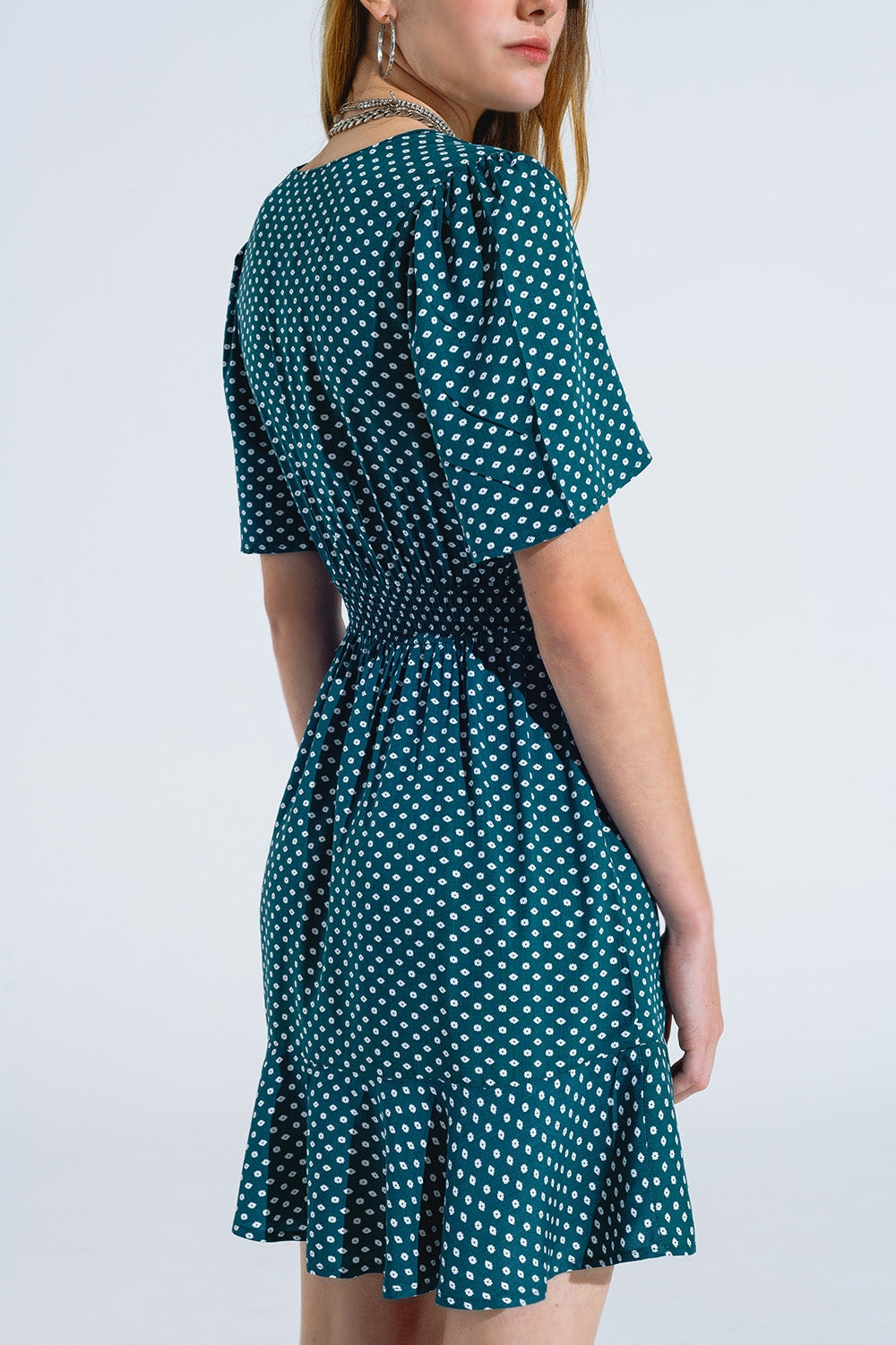 Minivestido verde con cintura ceñida y estampado floral Q2