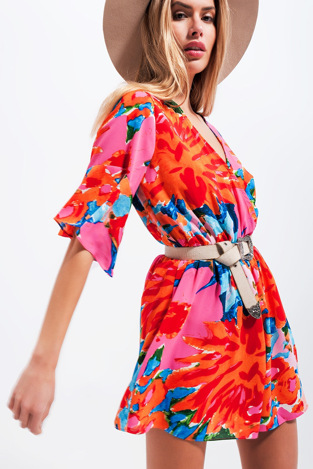 Mono corto con estampado floral cruzado Q2