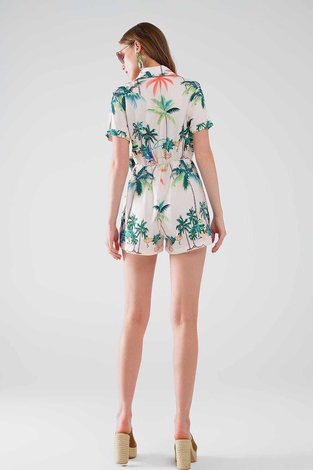Mono crema con estampado playero y top cruzado Q2