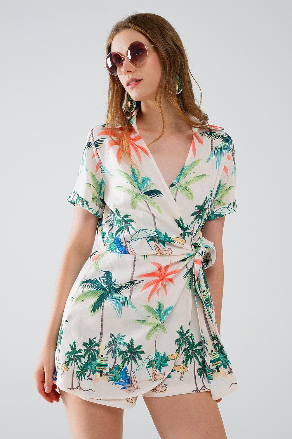 Mono crema con estampado playero y top cruzado Q2
