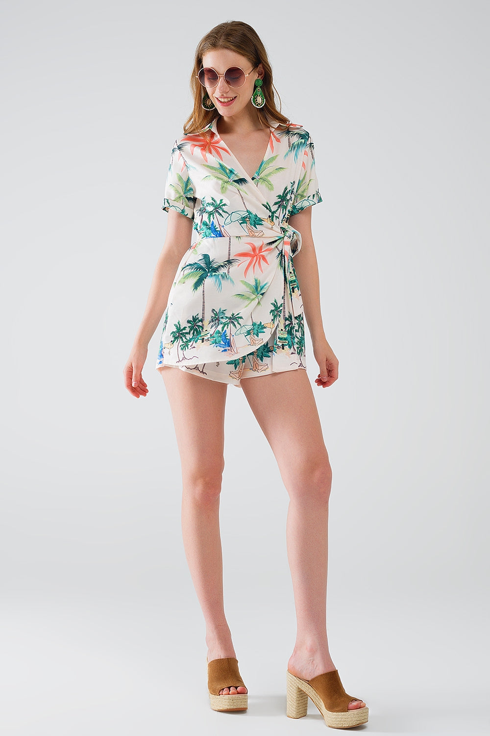 Mono crema con estampado playero y top cruzado Q2