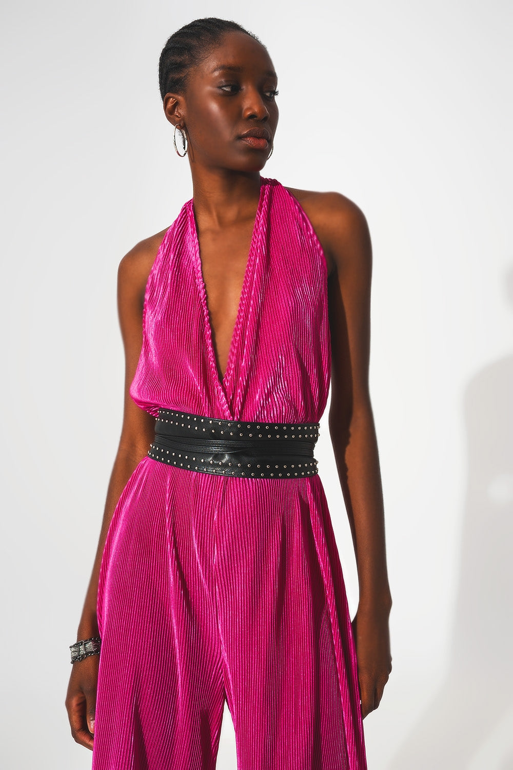 Mono largo plisado con cuello halter de satén fucsia Q2