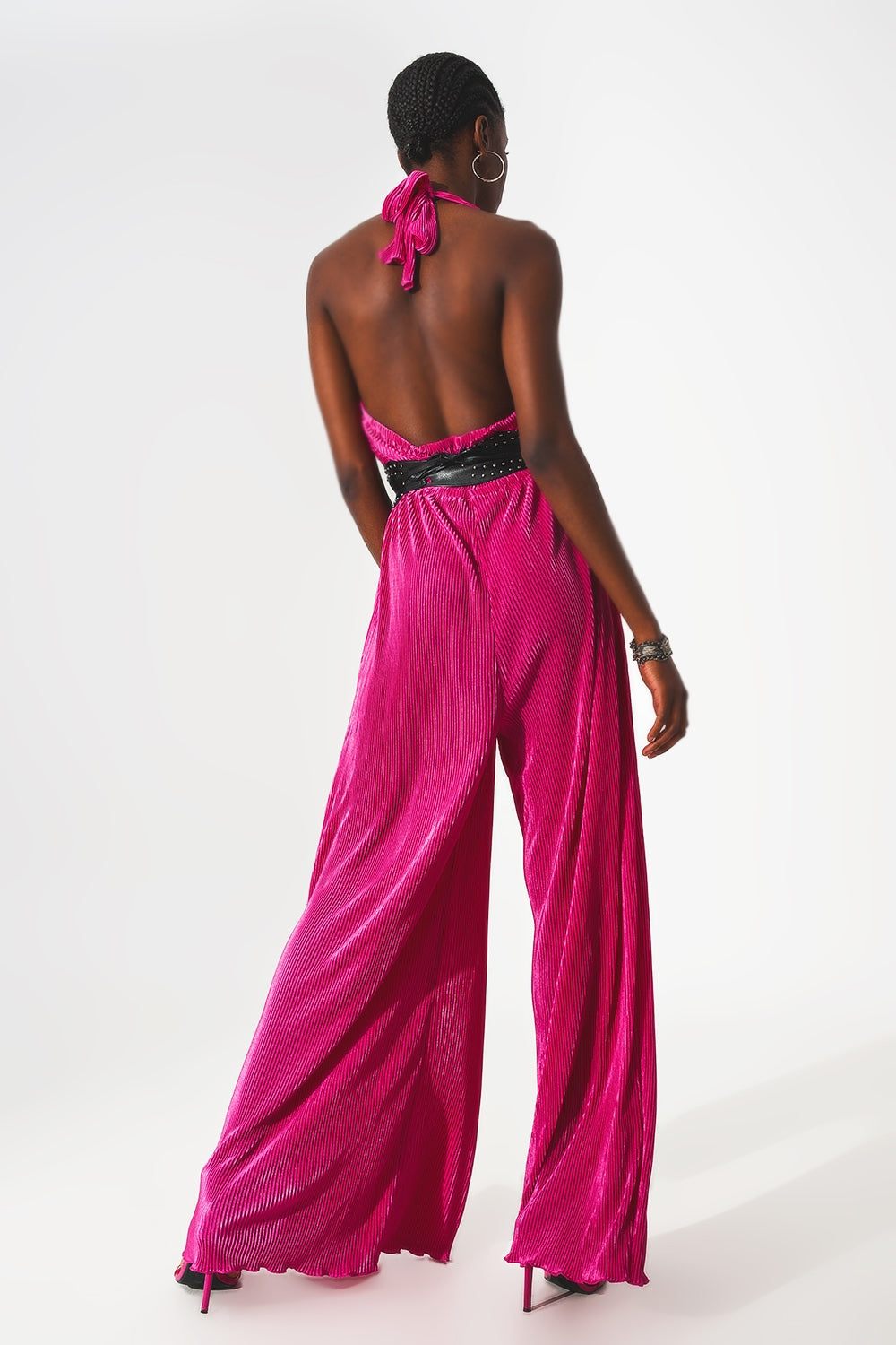 Mono largo plisado con cuello halter de satén fucsia Q2