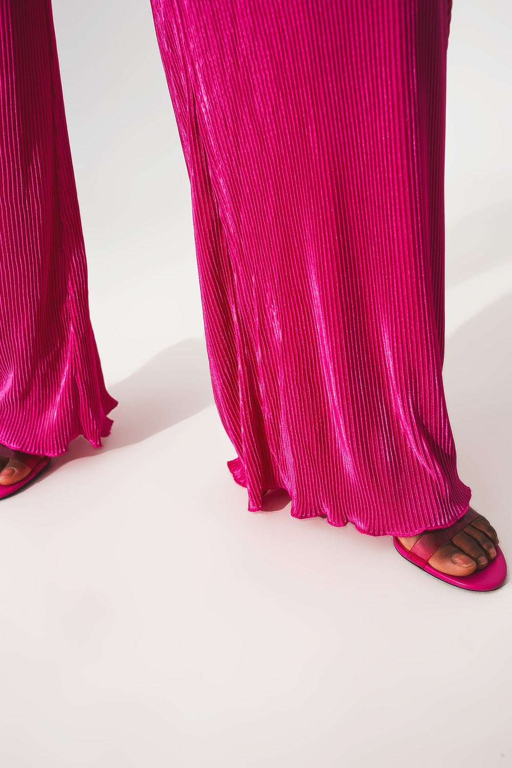 Mono largo plisado con cuello halter de satén fucsia Q2