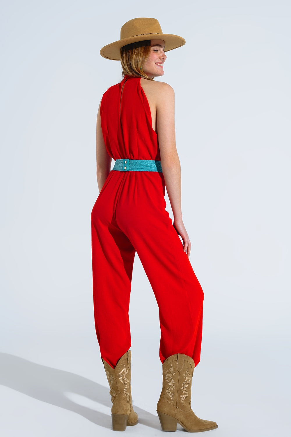 Mono rojo con escote halter cruzado Q2
