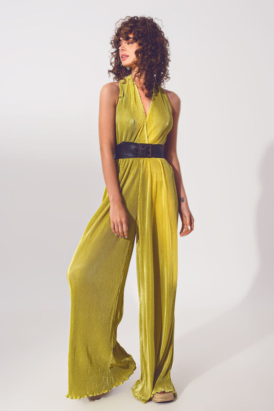Q2 Mono satinado con cuello halter y pliegues en verde