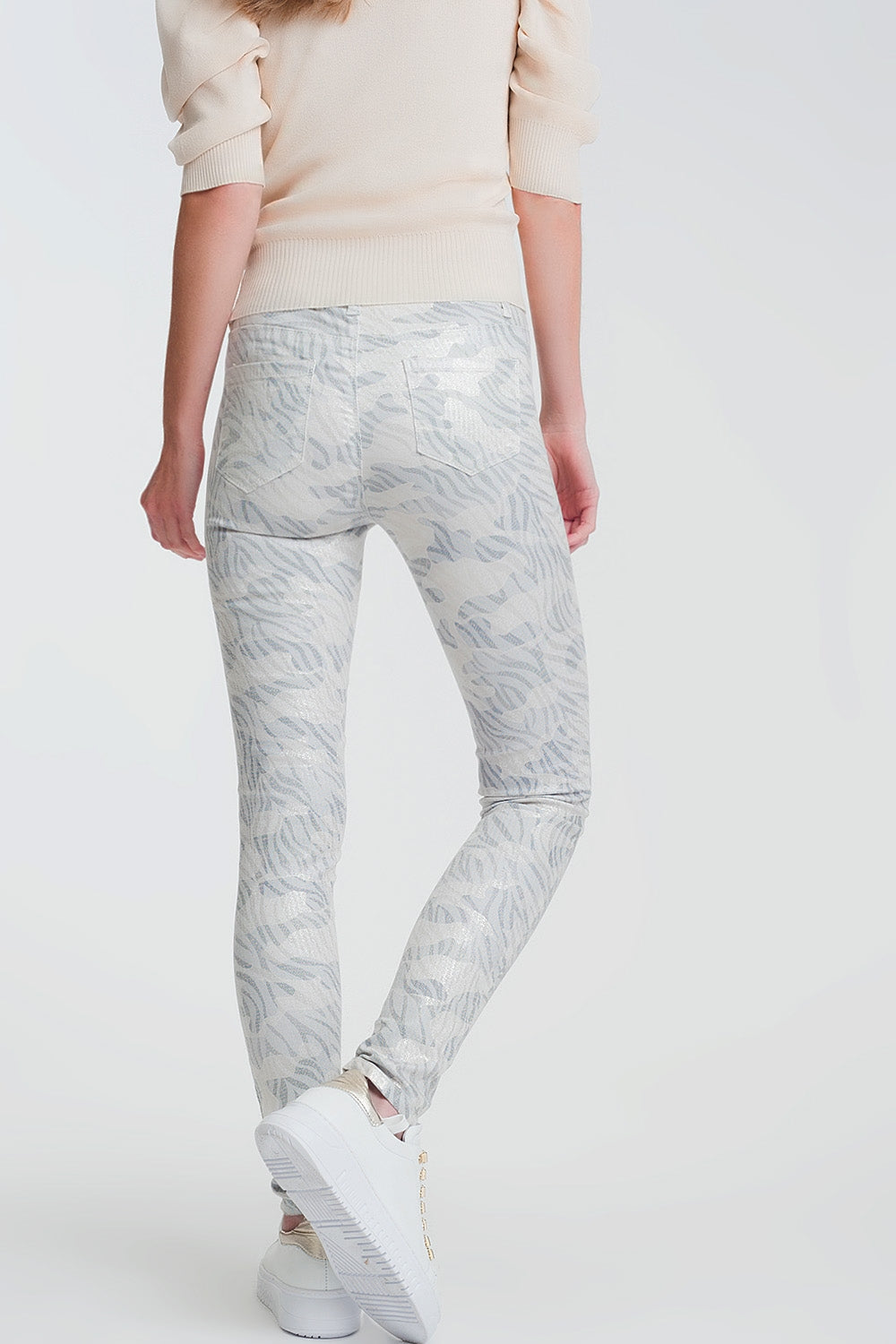 Pantalon ajustados con estampado de camuflaje Q2