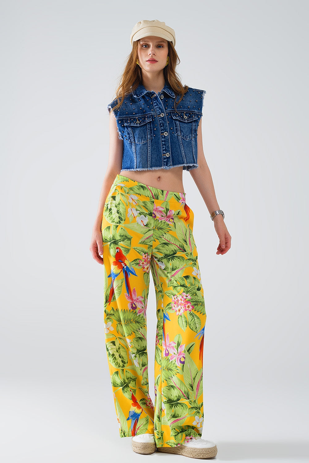 Pantalón amarillo con estampado tropical y cremallera lateral Q2