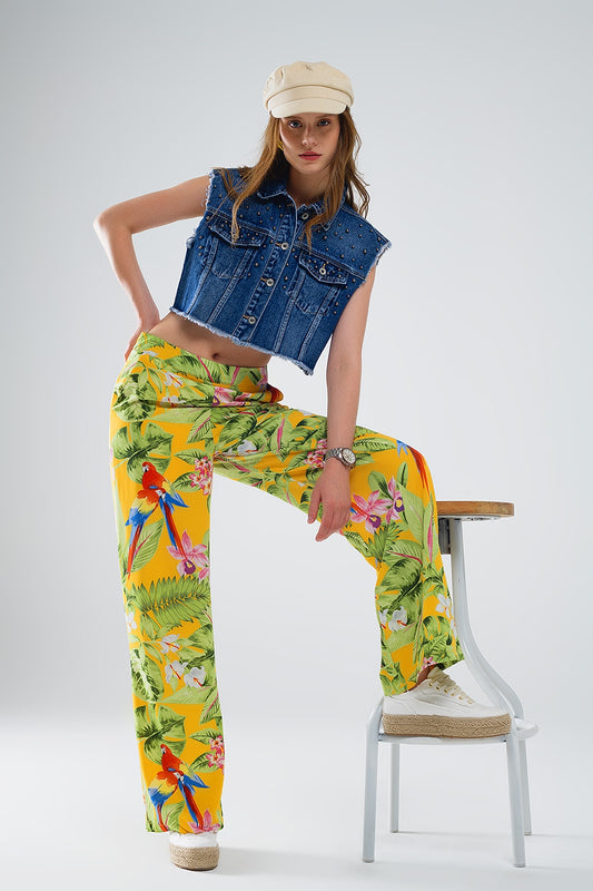 Q2 Pantalón amarillo con estampado tropical y cremallera lateral